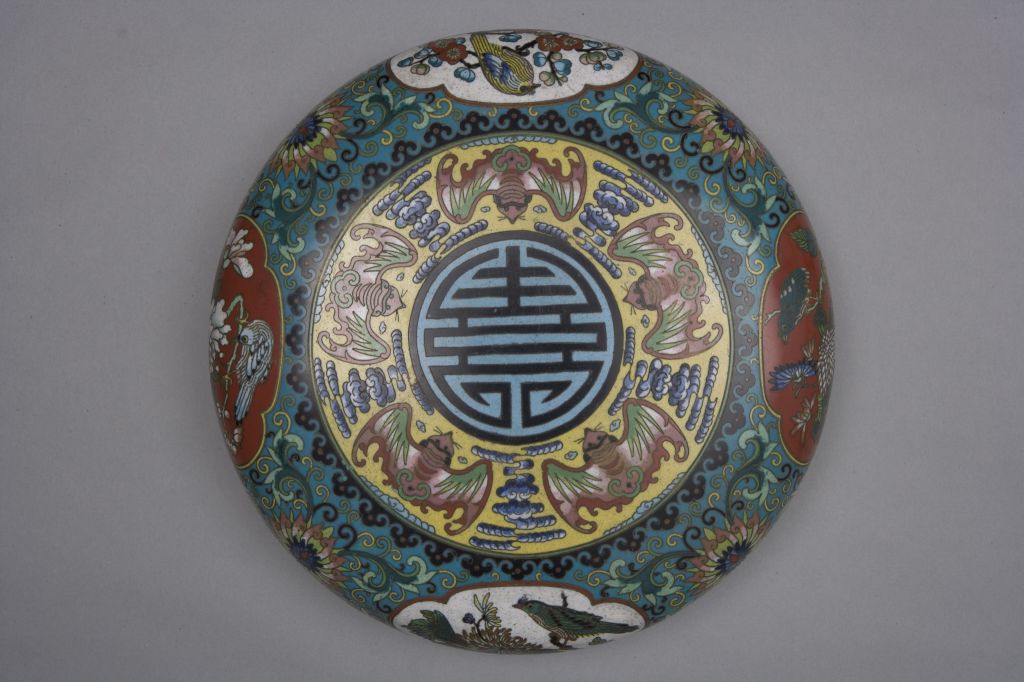 图片[1]-Craft Bureau made filigree enamel five-fu holding longevity pattern round box-China Archive